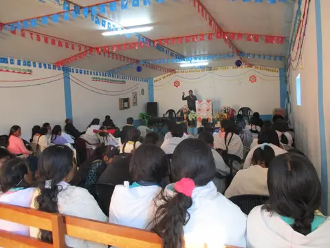 Promoción del uso de la escritura / Quechua bibliata yachacuy