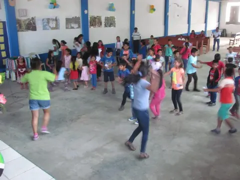 Dinámicas para el inicio de clases / Puclla yachachicuyta gallaycunapaj