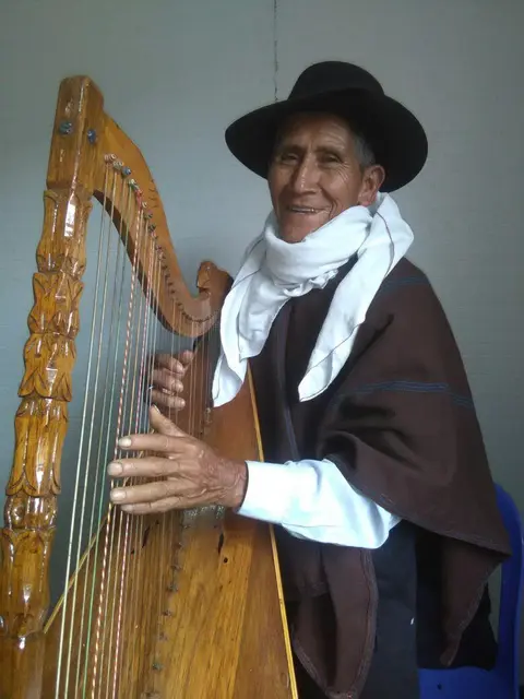 Grabando canciones en quechua / Quechuacho cancioncunata grabaycan