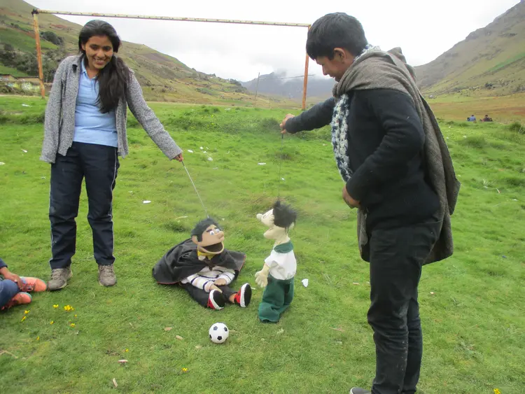 Dramatizando historias biblicas con titeres