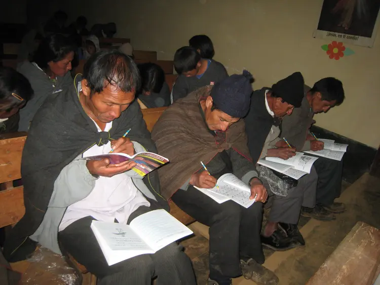 Lecto escritura en nuestro propio idioma. sin el entrenamiento muy pocos usarian la biblia